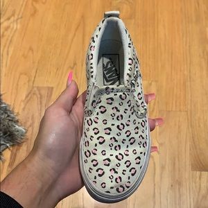 Girl's pink and ivory leopard print Vans